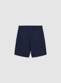 Marineblaue Shorts aus Stoff mit glatter Textur, ausgestattet mit einem flachen Vorderteil, Seitentaschen und einem klassischen Bund mit Knopfverschluss.