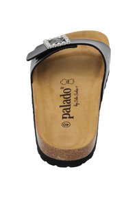 Zwarte slip-on sandaal met een glanzende bovenband en decoratieve gespsluiting, kurken voetbed en gestructureerde zool. Maat 40, merk Palado.