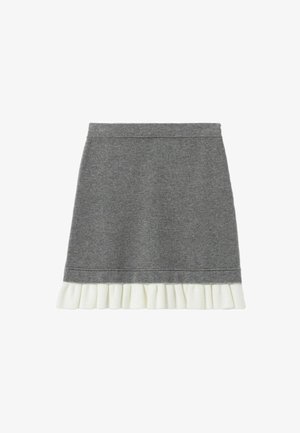 Jupe grise en tissu doux, avec un haut ajusté et un ourlet froncé blanc. Design simple avec des lignes épurées et sans fermetures visibles.