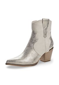 Botte de cheville en cuir métallique argenté avec un bout pointu, des coutures discrètes, des accents de style western et un talon en bois empilé.