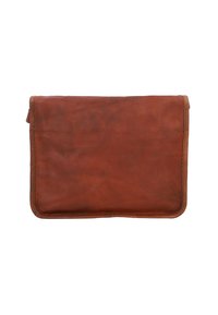 Hnedá kožená taška cez rameno s hladkým povrchom, obdĺžnikovým tvarom a prešívanými okrajmi. Dizajn s klopou bez kovových prvkov.