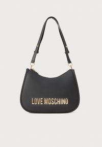 Melnas mākslīgās ādas plecu soma ar izliekta forma. Iespējas: zelta "LOVE MOSCHINO" logo priekšpusē un viena regulējama siksna.