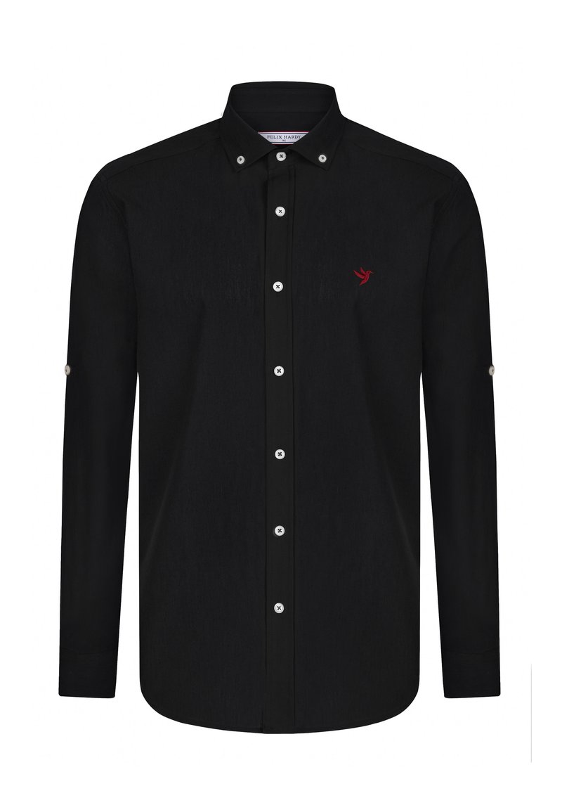 Camisa negra de manga larga con cuello abotonado, tapeta frontal con botones blancos y un pequeño logo de pájaro rojo en el lado izquierdo del pecho.