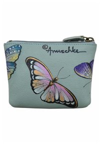 Lichtblauwe leren pouch met kleurrijke vlinderillustraties. Ritssluiting aan de bovenkant met een kleine decoratieve trekker. Handtekening gedrukt.