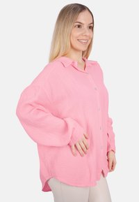 Rosa Hemd mit Knöpfen aus strukturiertem Stoff, mit kragen, langen Ärmeln und einem leicht abgerundeten Saum.