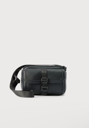 BROOKLYN MESSENGER UNISEX - Keresztpántos táska - black