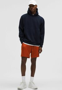 lululemon DOUBLE-LAYERED MESH LINERLESS 18CM - Kurze Sporthose - autumn rust autumn rust true navy