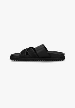 Zwarte slideslipper met dikke gekruiste bandjes, textuur- en gladleren details, en een geribbelde zool voor grip.