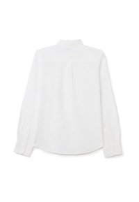 Camisa blanca de manga larga hecha de tela ligera, con un pliegue en la parte posterior, puños abotonados y un diseño de cuello clásico.