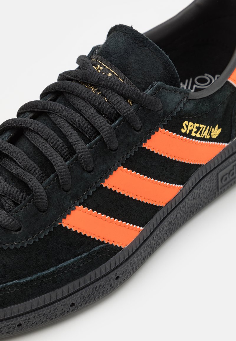 etiqueta circulación Si adidas Originals HANDBALL SPEZIAL UNISEX - Zapatillas - core black/orange/gold  metallic/negro - Zalando.es