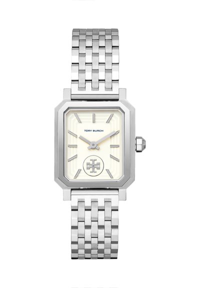 Montre-bracelet Tory Burch ton argent avec cadran rectangulaire, cadran crème, marqueurs d'heure minimalistes et bracelet en métal maillé.