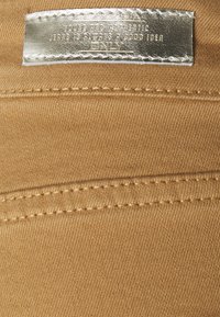 ONLY Petite Kalhoty - brown