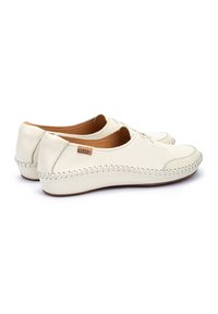 Pikolinos VALLARTA - Zapatos sin cordones - white