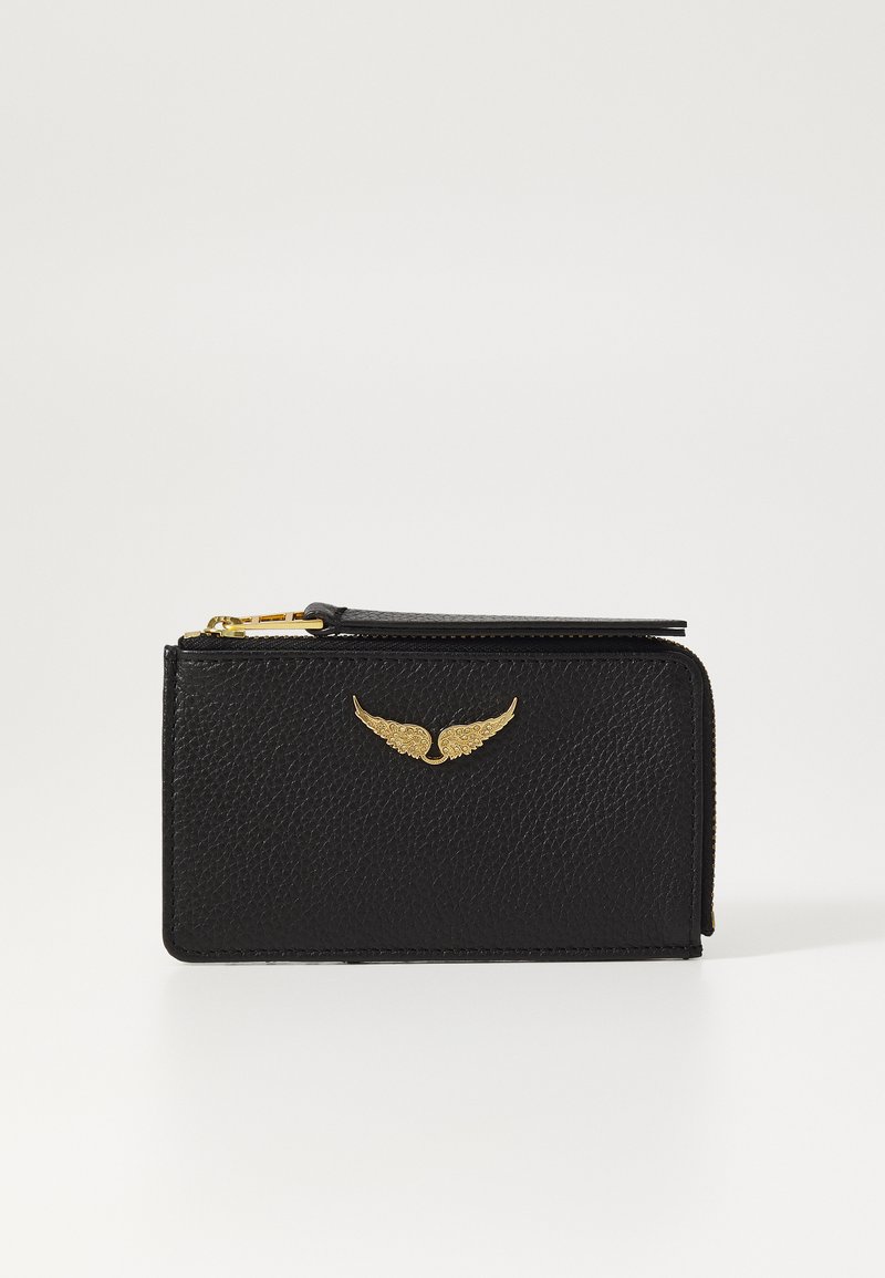 Mustakasi nahkalompakko, jossa on teksturoidun pinnan viimeistely, kultainen siivekäs emblem ja vetoketjukiinnitys. Kompakti suorakulmainen muoto.