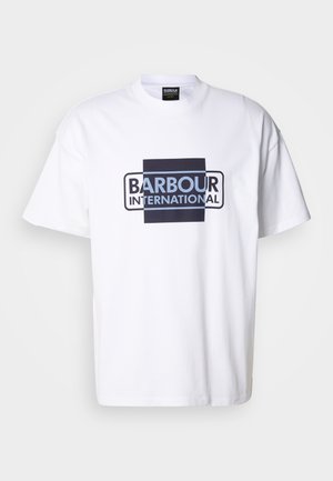 Weißes Baumwoll-T-Shirt mit kühner "Barbour International"-Logografik in Blau und Schwarz. Klassischer Rundhalsausschnitt, kurze Ärmel und lockerer Schnitt.
