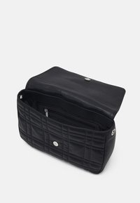 Calvin Klein Käsilaukku - black