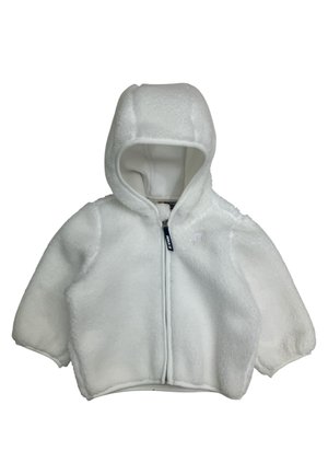 Hvid blød fleece babyjakke med hætte og lynlås foran, lange ærmer og elastiske manchetter.