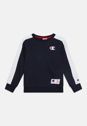 Felpa blu marina con pannelli bianchi sulle spalle, scollatura arrotondata e polsini a costine. Presenta un piccolo logo e un'etichetta tessuta all'orlo.