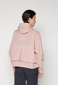 Columbia PARACUTIE™ - Tuulitakki - eraser pink