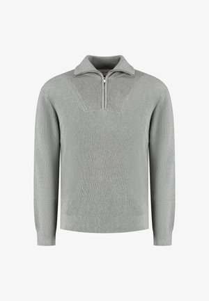 Grijze geribbelde gebreide pullover met een opstaande kraag, een halve ritssluiting aan de voorkant en een gestructureerd patroon. Lange mouwen en een rechte zoom.