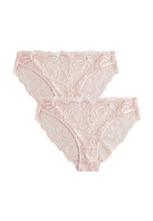 Dos pares de bragas tipo hipster de encaje rosa claro para mujer con motivos florales, dispuestas planas sobre un fondo blanco.