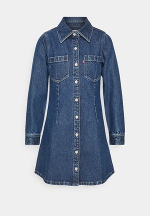 Jeanshemdkleid mit Knopfleiste, Kragen, zwei Brusttaschen, langen Ärmeln und einer taillierten Passform, die am Saum ausgestellt ist.