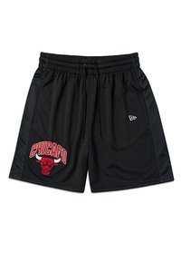 Calções de basquetebol pretos feitos de tecido em malha, apresentando o texto "CHICAGO" em vermelho e um logo de touro na perna esquerda. Cintura elástica com cordão.