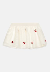 Jupe courte blanche en tissu léger, ornée de broderies de cerises rouges et dotée d'une taille élastique lisse. Forme évasée en A.