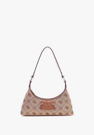 Borsa a tracolla triangolare beige con tessuto marrone a fantasia. Presenta una placca con logo e una tracolla con dettagli in metallo color argento.