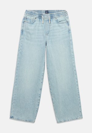 Jean en denim bleu clair pour enfants avec taille élastique et cordon de serrage blanc, doté de poches avant et de jambes droites et larges.