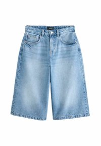 Bermudas de mezclilla azul claro con cintura alta, dos bolsillos delanteros y corte recto. Presentan una textura desgastada y un dobladillo deshilachado.