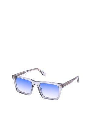 Transparente rechteckige Sonnenbrille mit blauen Verlaufsgläsern und schlanken, leicht strukturierten Bügeln vor weißem Hintergrund.