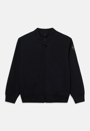 Veste bomber noire avec fermeture éclair à l'avant, col et poignets côtelés, deux poches avant et un petit patch rond avec logo sur la manche gauche.