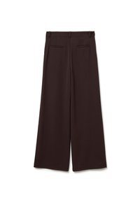 Pantalones de pierna ancha marrones con una textura suave, que presentan dos bolsillos traseros y una cintura alta, diseñados para ofrecer comodidad y flexibilidad.