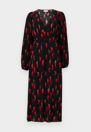 Schwarzes Kleid mit einem wiederholenden Muster aus roten Chilischoten, langen Puffärmeln, einem V-Ausschnitt und Knopfdetails auf der Vorderseite.