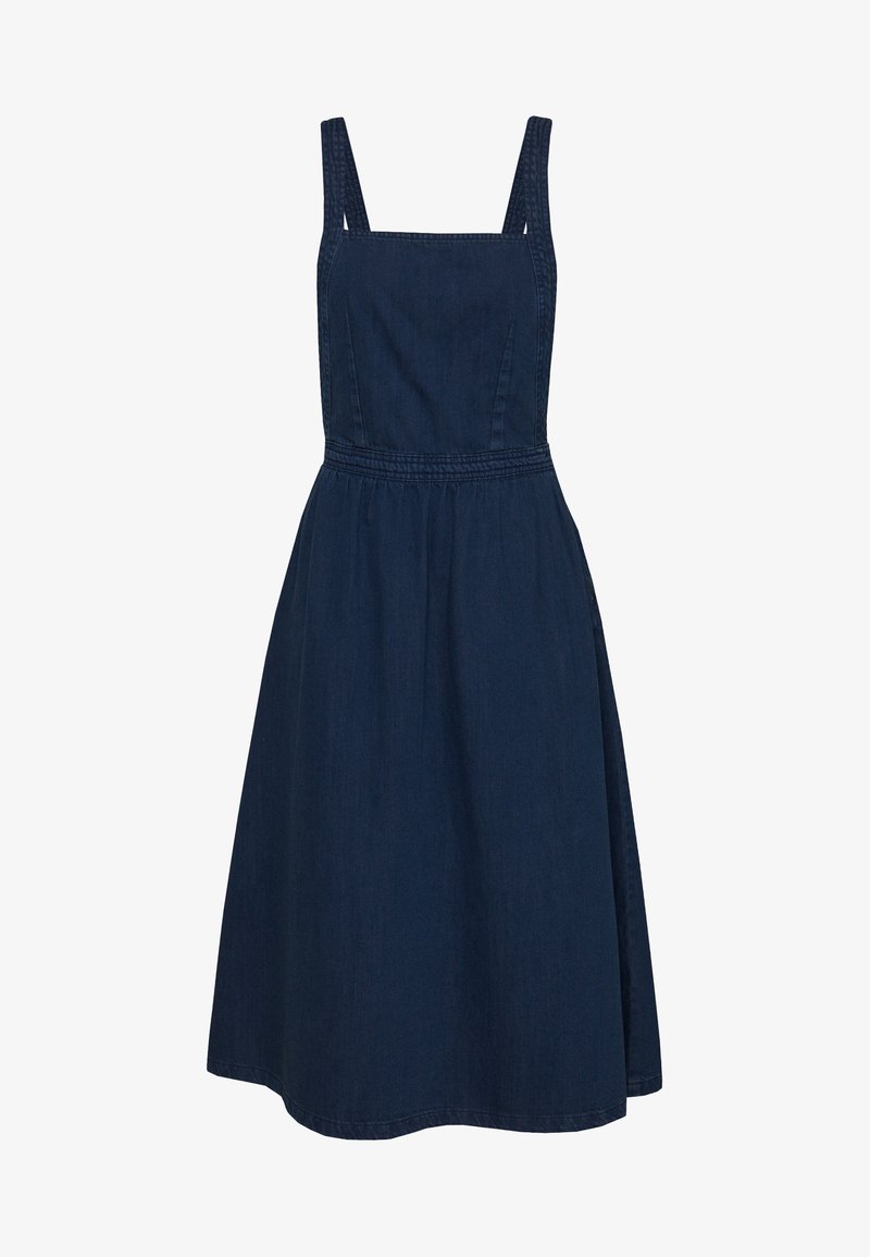 Robe en denim bleu foncé avec bretelles réglables, corsage ajusté et jupe évasée. Texture lisse et longueur au genou sans motifs visibles.