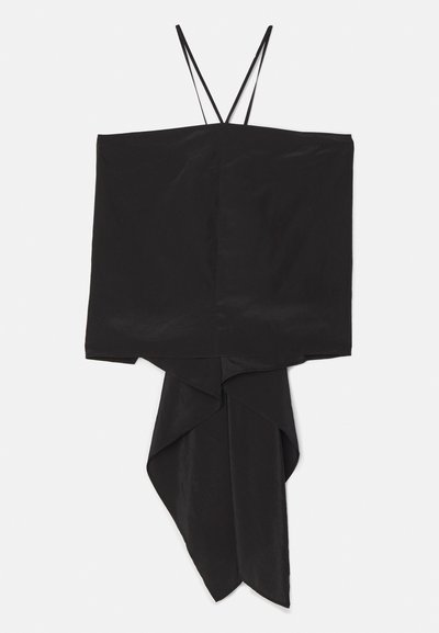 Top nero senza maniche con forma squadrata e orlo asimmetrico, realizzato in un tessuto liscio. Spalline sottili e design drappeggiato a punta sul fondo.