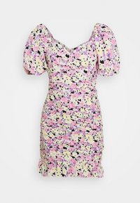 Šaty s květinovým vzorem, s nadýchanými rukávy, řaseným designem, převážně v růžové, žluté a černé barvě, s volánkovým lemem.