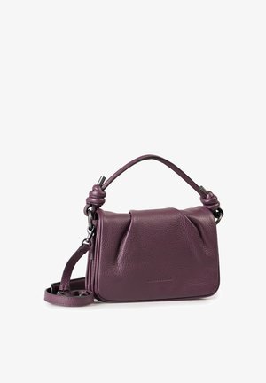 Lila Ledertasche mit einer strukturierten Oberfläche, einem geknoteten oberen Griff und einem abnehmbaren Schulterriemen. Verfügt über ein schlankes, rechteckiges Design.