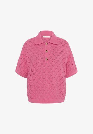 Roze gebreide trui met korte mouwen, een opengewerkt ruitpatroon, een kraag en drie bruine knopen op het voorpand.