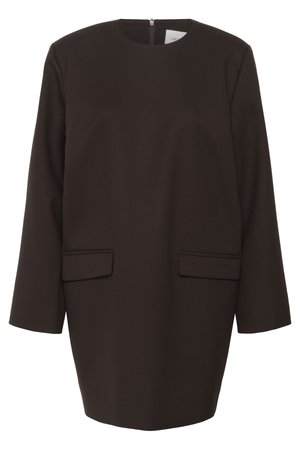 Robe mini à manches longues de couleur marron foncé avec un décolleté rond, deux poches à rabat devant et une fermeture éclair au dos.