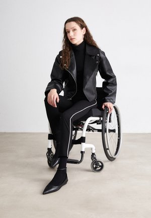 Even&Odd Spodnie legginsy