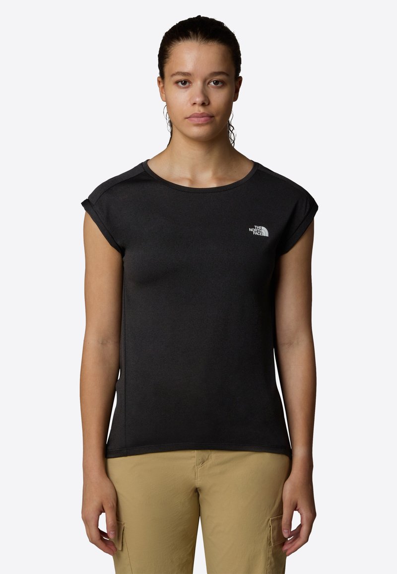 Černé sportovní tričko s krátkým rukávem vyrobené z lehkého materiálu, s kulatým výstřihem a malým bílým logem na horní levé straně.