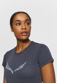 Salewa SOLID TEE - T-skjorte til trening - premium navy melange