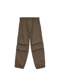 Bruine, lichtgewicht cargobroek met een elastische tailleband, losse pasvorm, ruime zijzakken en gathers aan de onderkant voor een taps toelopende look.