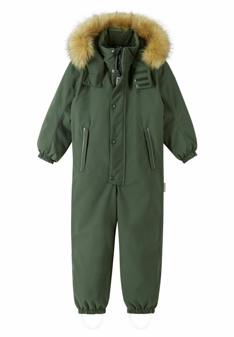 Tuta da neve verde isolata con cappuccio in morbida pelliccia sintetica, tasche con zip, polsini elastici e cinghie regolabili ai piedi per una vestibilità sicura.