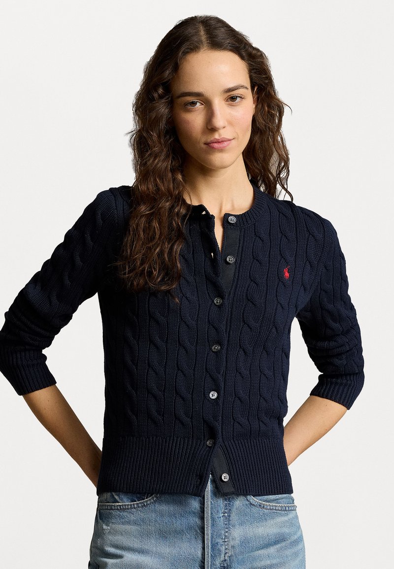 Polo Ralph Lauren - CABLE KNIT COTTON CREWNECK CARDIGAN - Cardigan - hunter navy, Extindeți