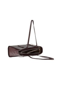Borsa a tracolla in pelle marrone con due lunghe spalline, cerniera superiore aperta e fodera interna in tessuto beige visibile con tasche.