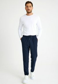 Just Like You HOUNDSTOOTH PATTERN REGULAR FIT JOGGER  WITH SIDE POCKET. - Broek - navy blue