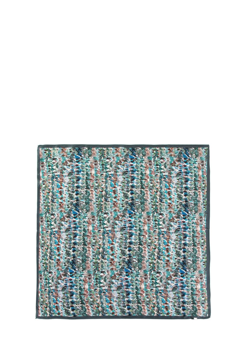 Geweven textiel in groen, blauw en koraal met een patroonontwerp. Omzoomd met een donkere rand, met een gestructureerd oppervlak en gevarieerde tinten.